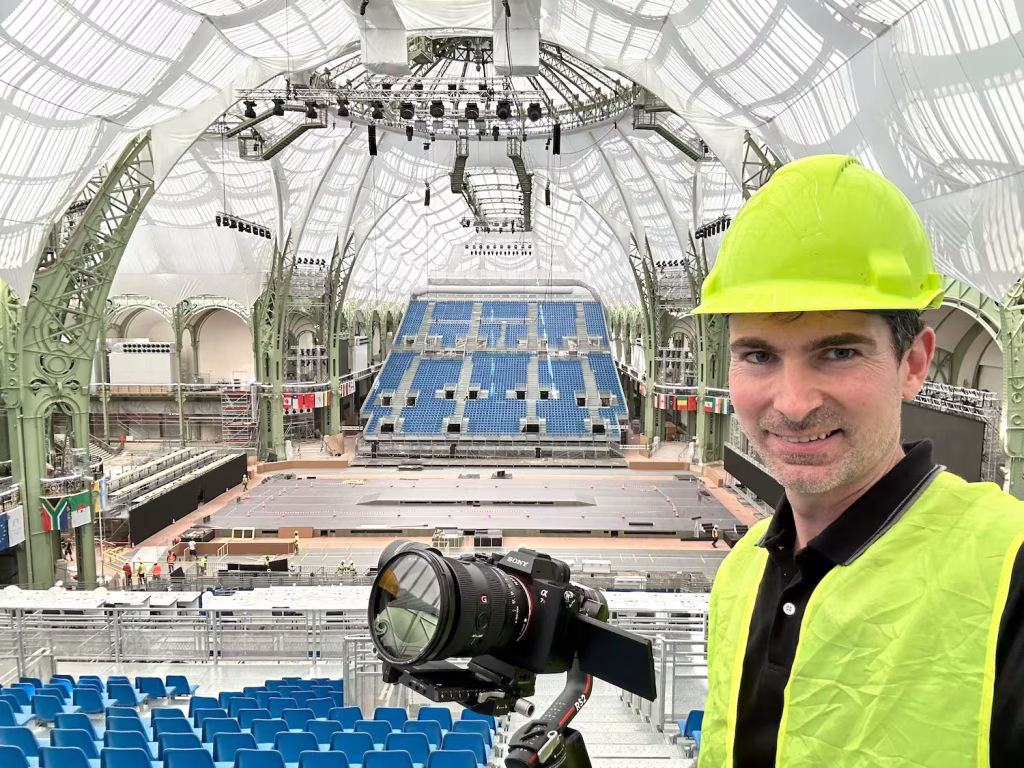 Tournage vidéo dans les coulisses du Grand Palais lors des Jeux Olympiques Paris 2024.